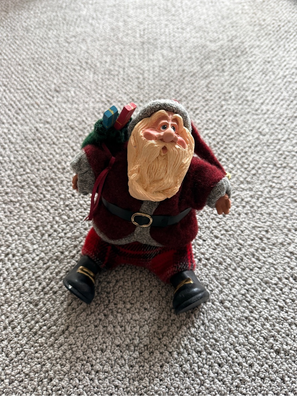 Small Santa Figurine Holiday Décor